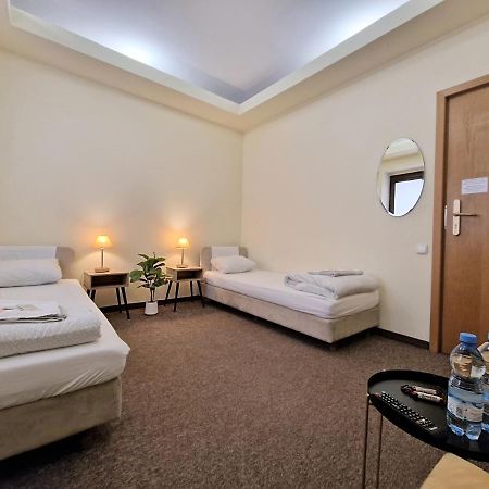 Helvetia Plus B&B - Private Rooms And Apartments Варшава Экстерьер фото