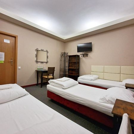 Helvetia Plus B&B - Private Rooms And Apartments Варшава Экстерьер фото