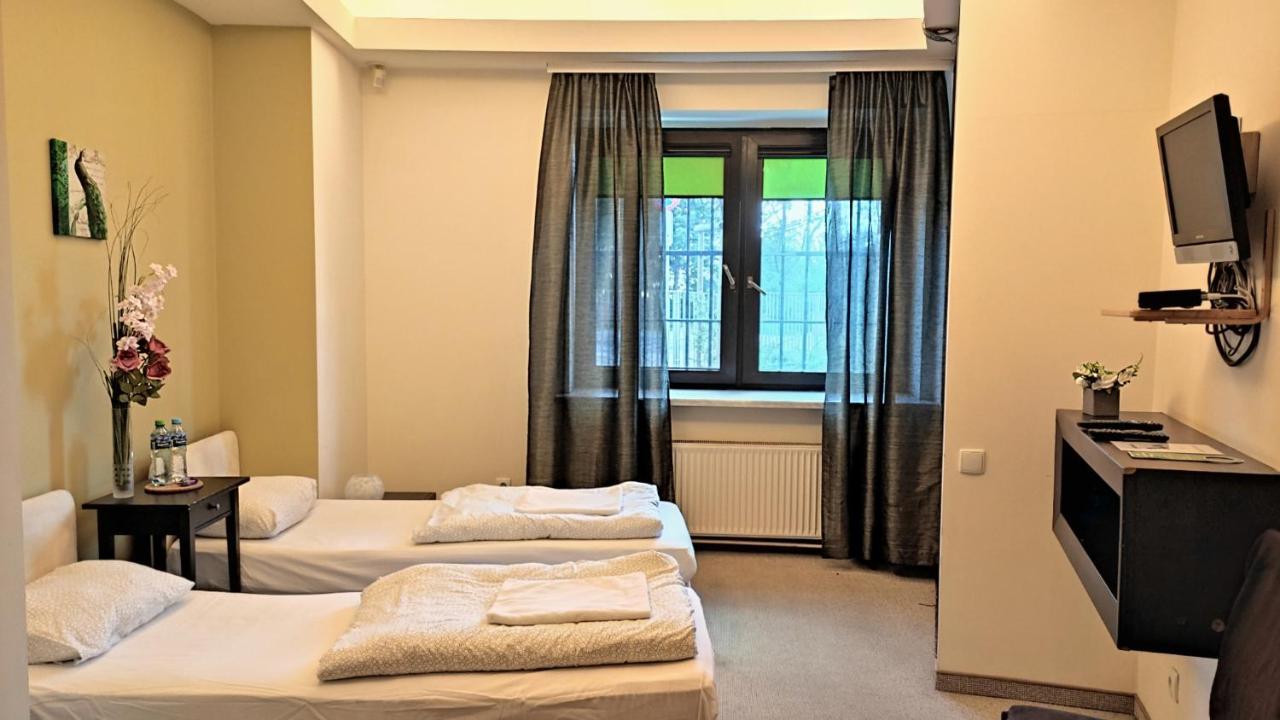 Helvetia Plus B&B - Private Rooms And Apartments Варшава Экстерьер фото