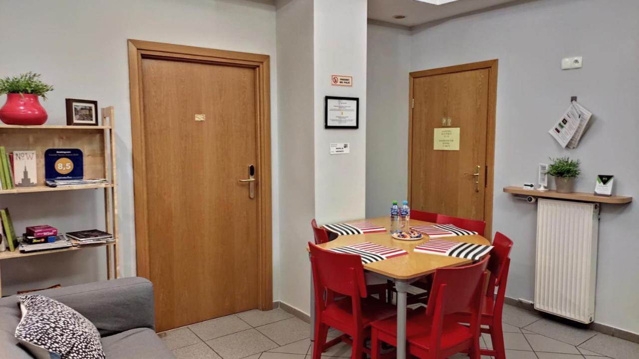 Helvetia Plus B&B - Private Rooms And Apartments Варшава Экстерьер фото