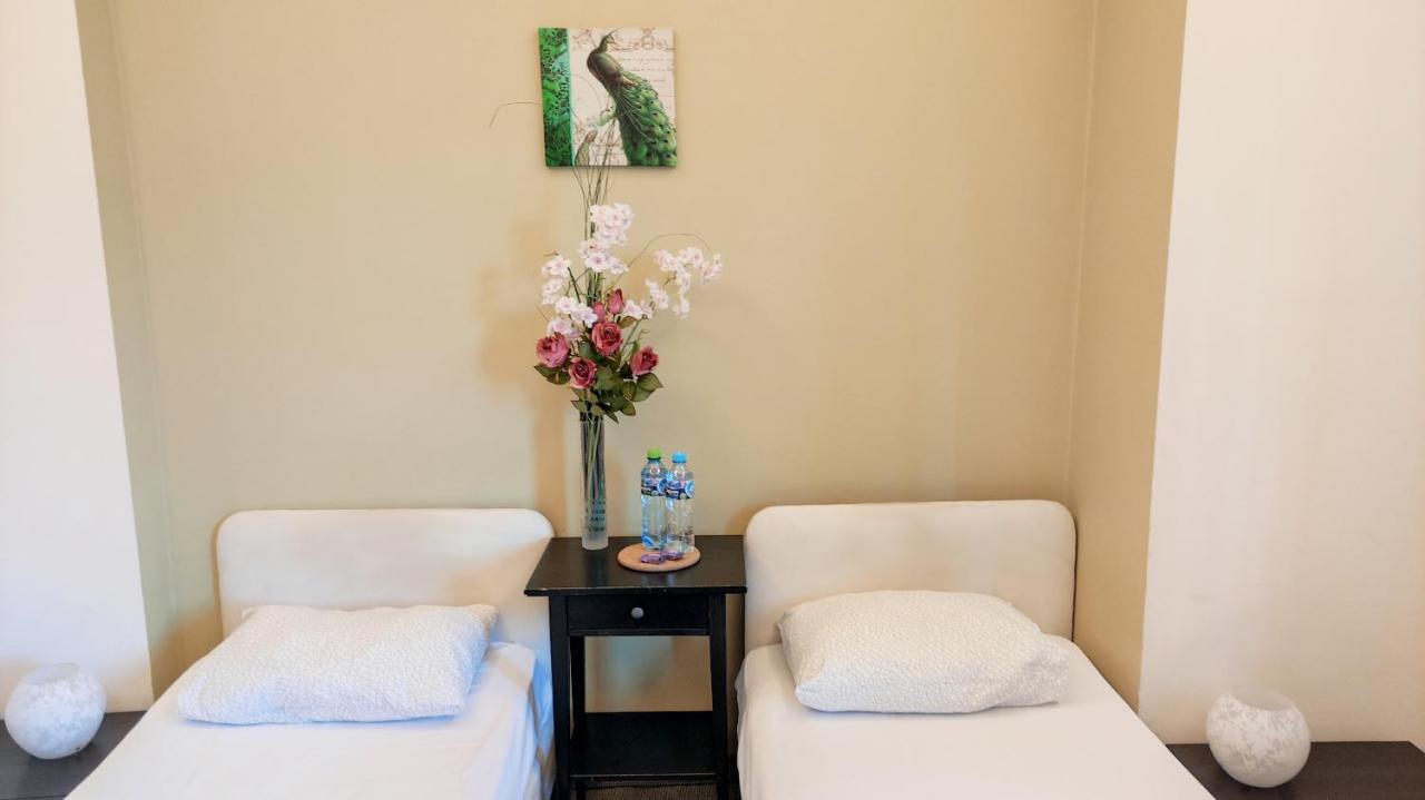 Helvetia Plus B&B - Private Rooms And Apartments Варшава Экстерьер фото