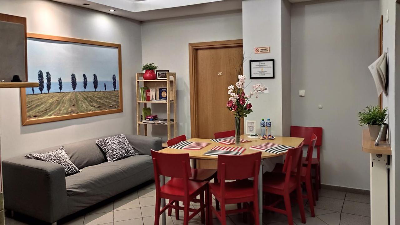 Helvetia Plus B&B - Private Rooms And Apartments Варшава Экстерьер фото