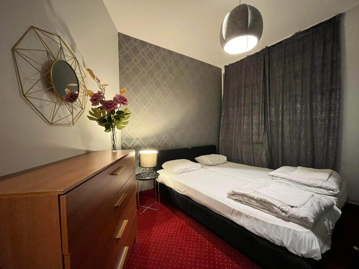 Helvetia Plus B&B - Private Rooms And Apartments Варшава Экстерьер фото