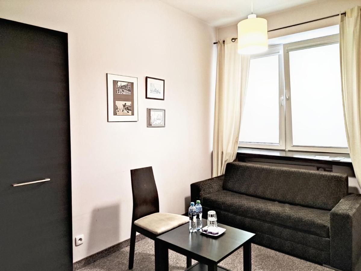 Helvetia Plus B&B - Private Rooms And Apartments Варшава Экстерьер фото