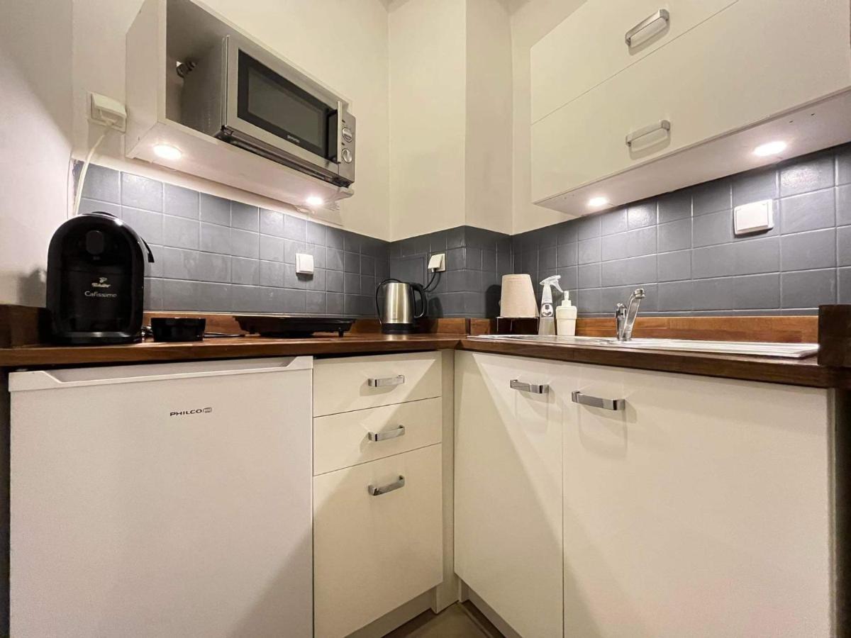 Helvetia Plus B&B - Private Rooms And Apartments Варшава Экстерьер фото