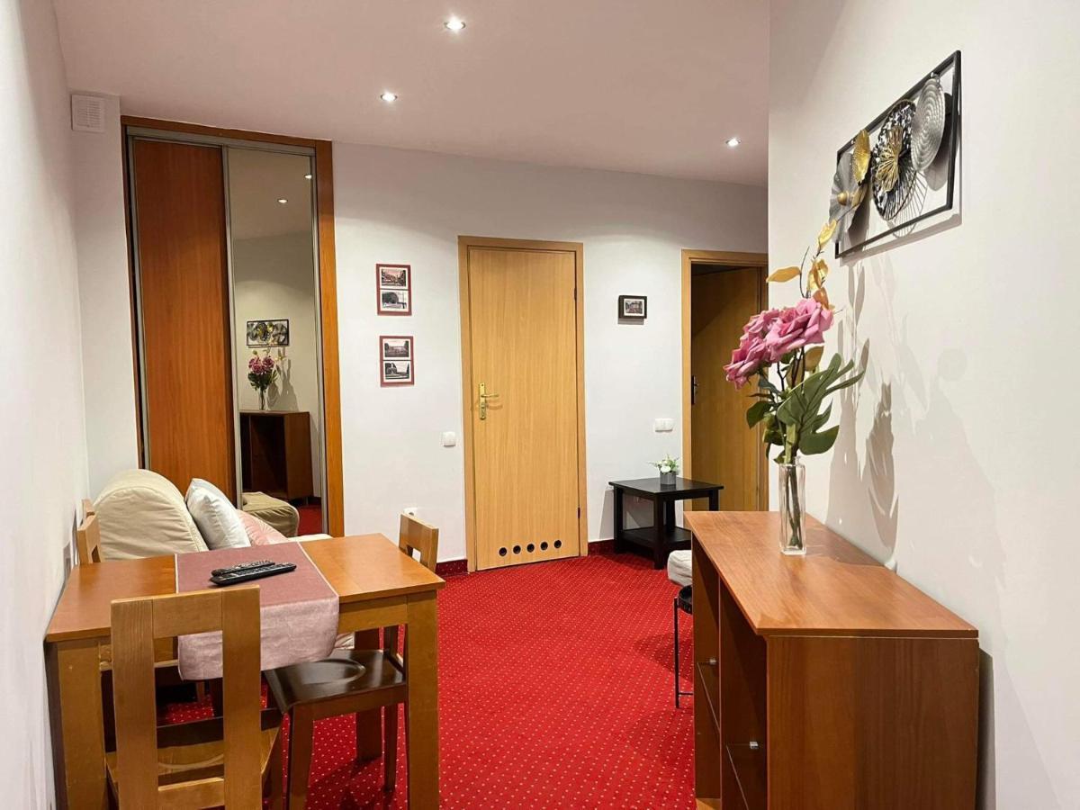 Helvetia Plus B&B - Private Rooms And Apartments Варшава Экстерьер фото