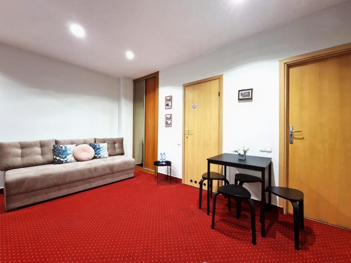 Helvetia Plus B&B - Private Rooms And Apartments Варшава Экстерьер фото