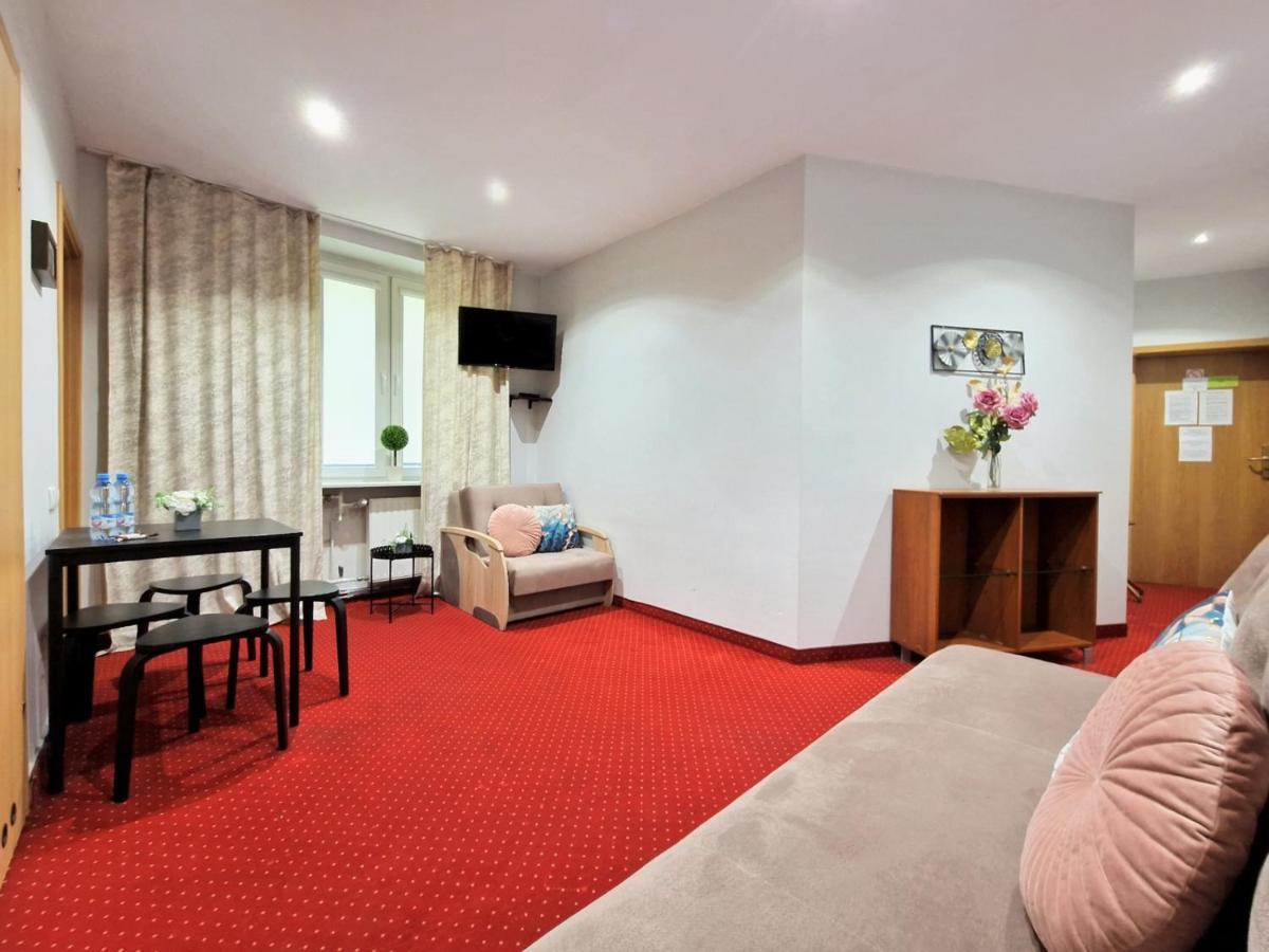 Helvetia Plus B&B - Private Rooms And Apartments Варшава Экстерьер фото