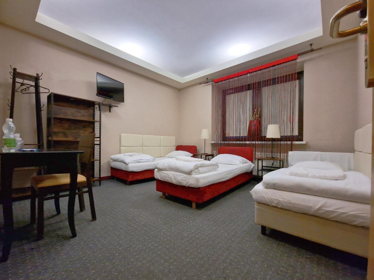 Helvetia Plus B&B - Private Rooms And Apartments Варшава Экстерьер фото