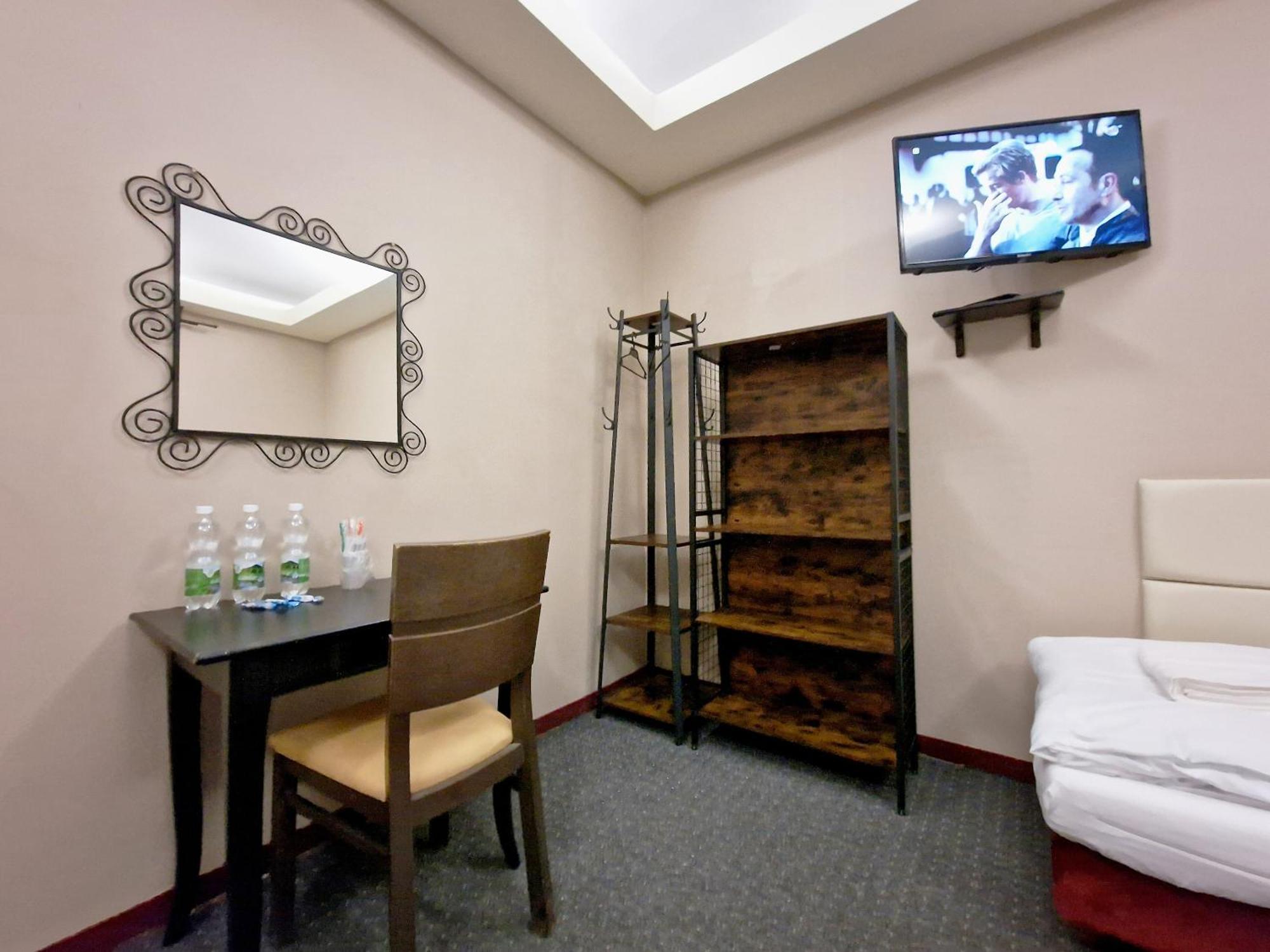 Helvetia Plus B&B - Private Rooms And Apartments Варшава Экстерьер фото