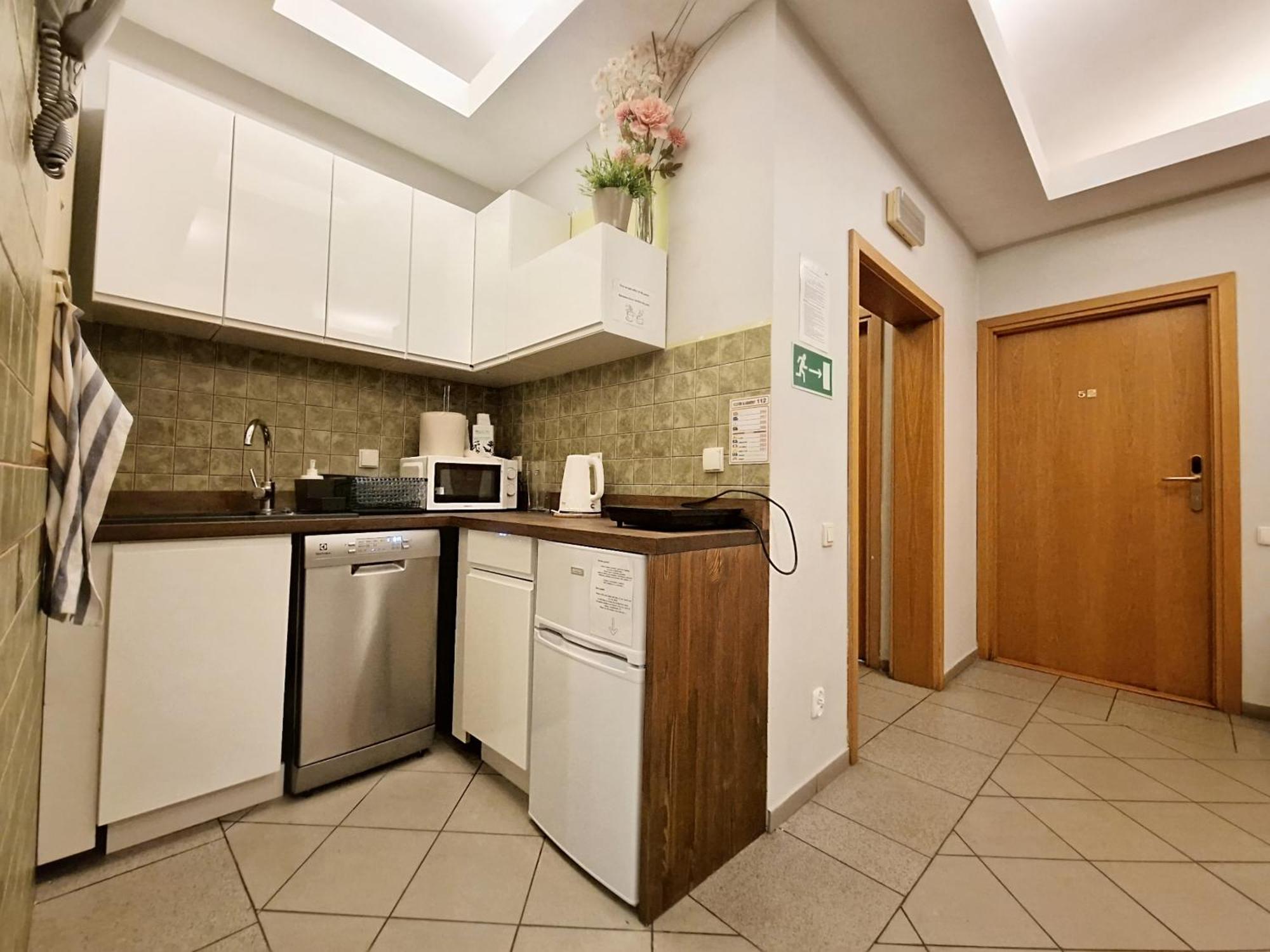 Helvetia Plus B&B - Private Rooms And Apartments Варшава Экстерьер фото